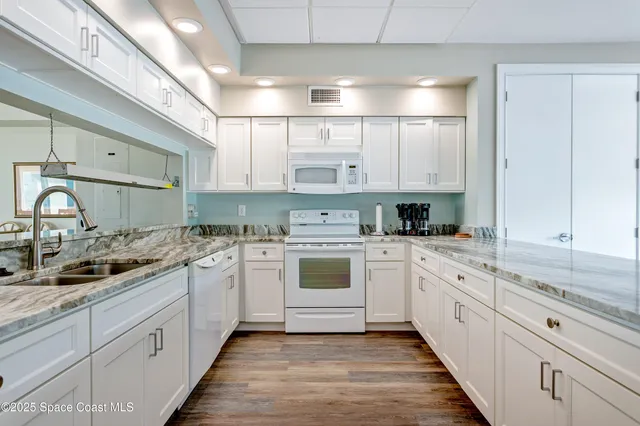 $3,800 | 3450 Ocean Beach Boulevard, Unit 201, Cocoa Beach, FL 32931