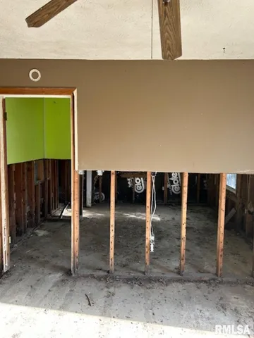 $32,000 | 17122 10th Avenue, East Moline, IL 61244