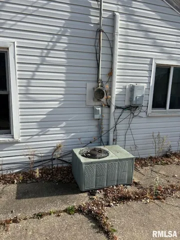 $32,000 | 17122 10th Avenue, East Moline, IL 61244