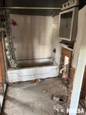 $32,000 | 17122 10th Avenue, East Moline, IL 61244