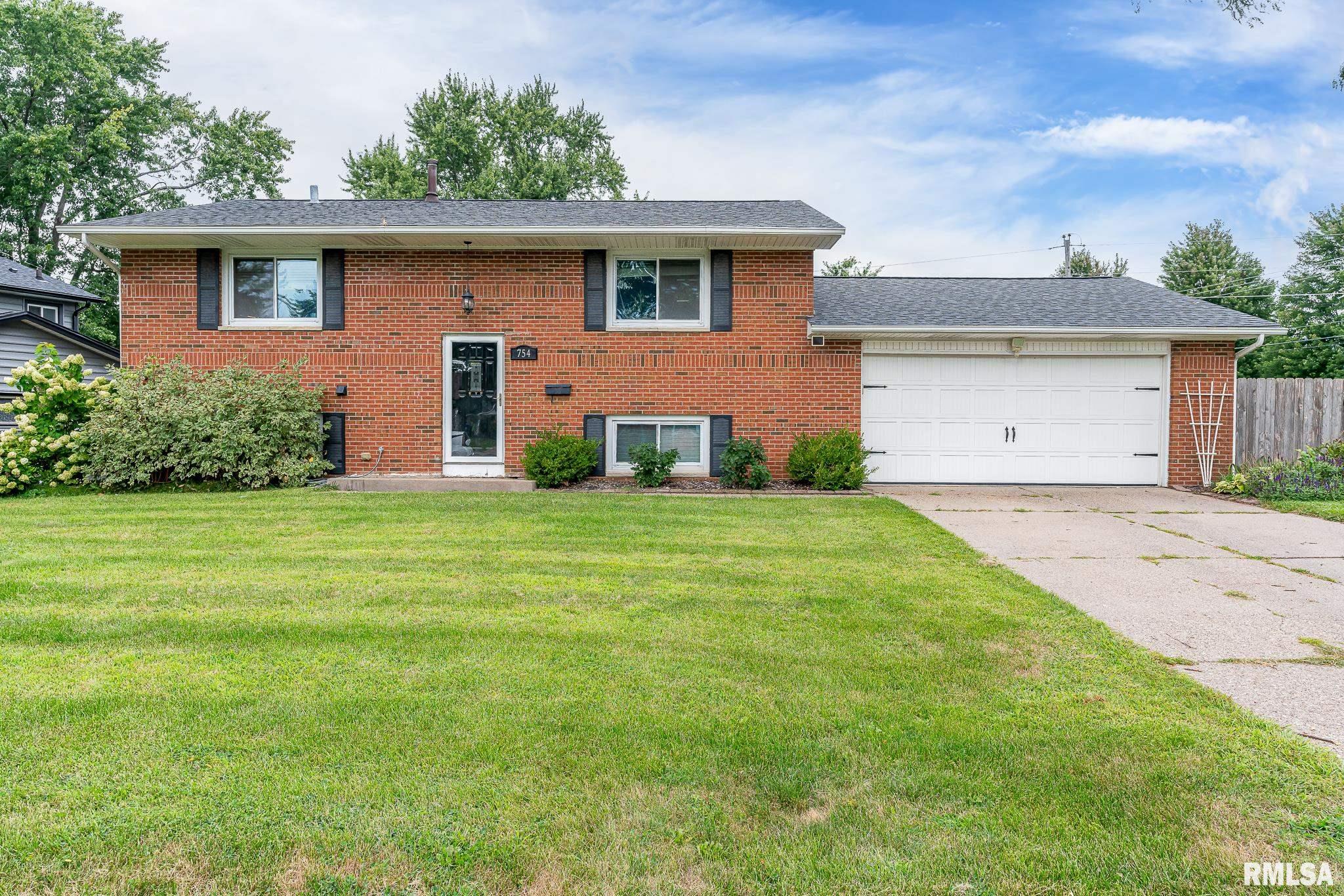 754 West 46th Street Davenport, IA 52806 - Photo 1 of 19