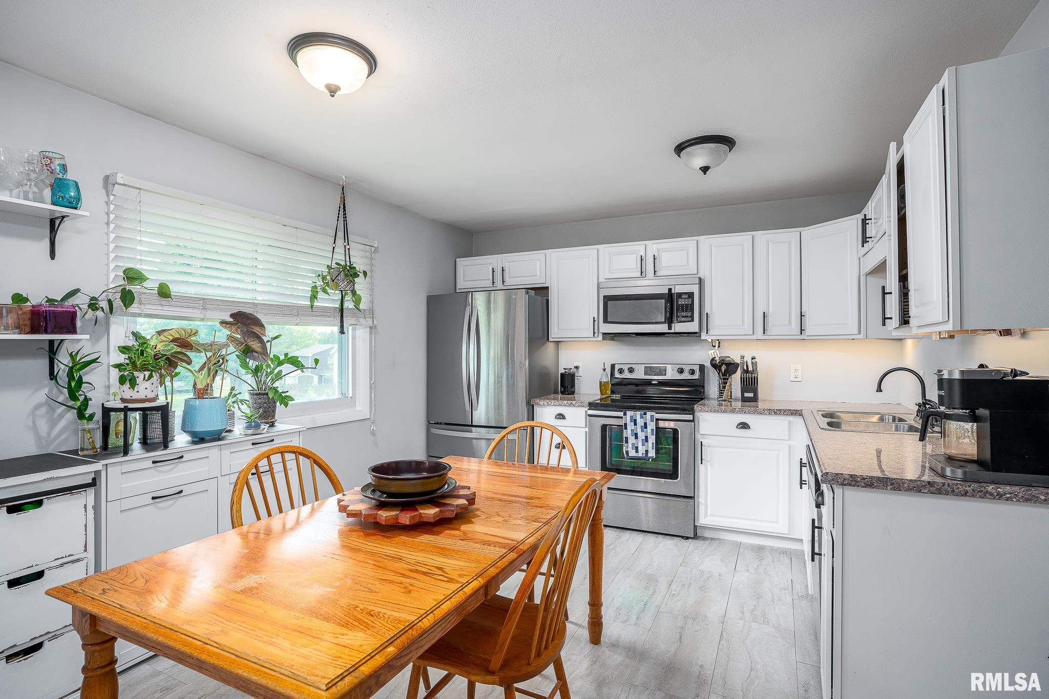 754 West 46th Street Davenport, IA 52806 - Photo 3 of 19