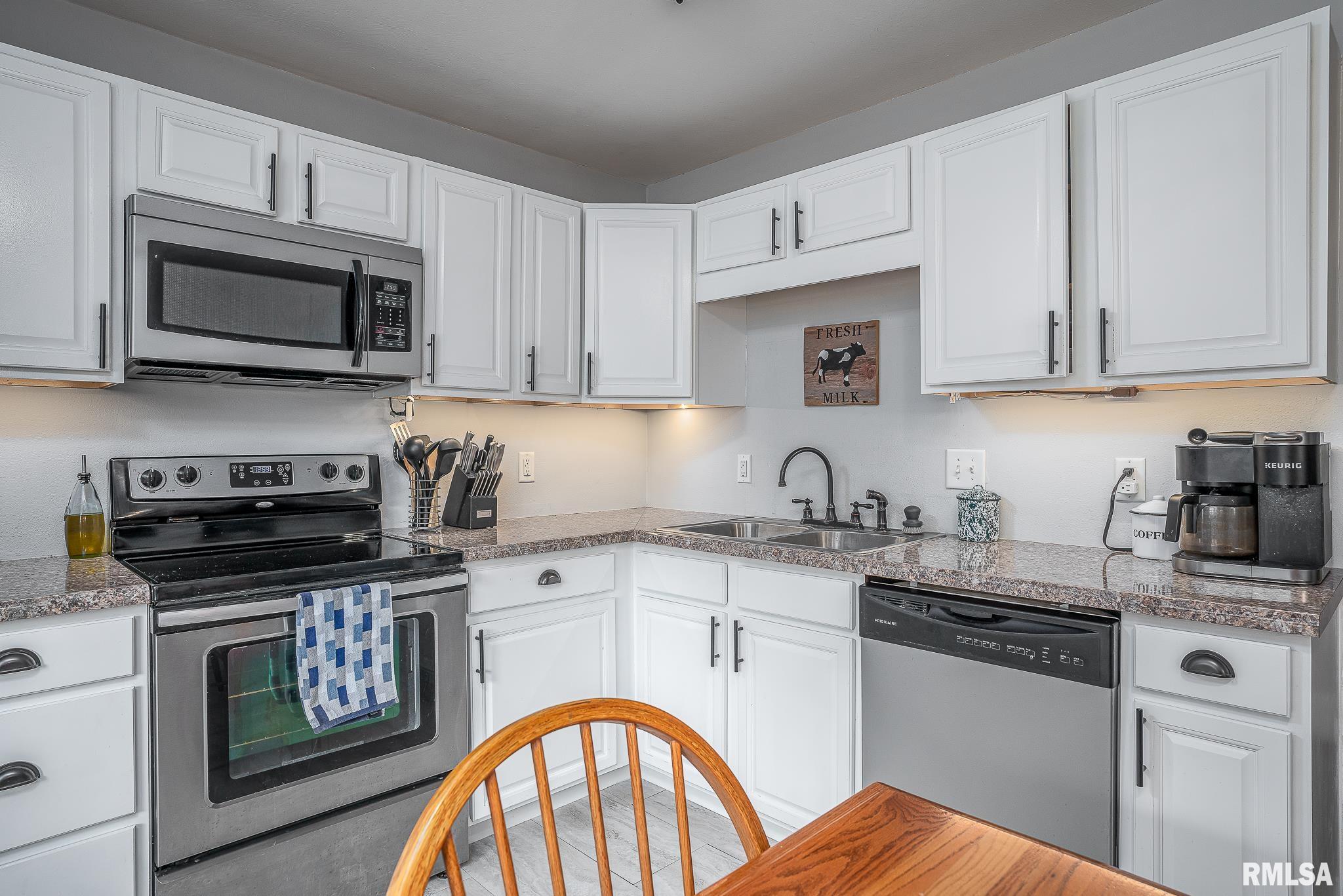 754 West 46th Street Davenport, IA 52806 - Photo 4 of 19