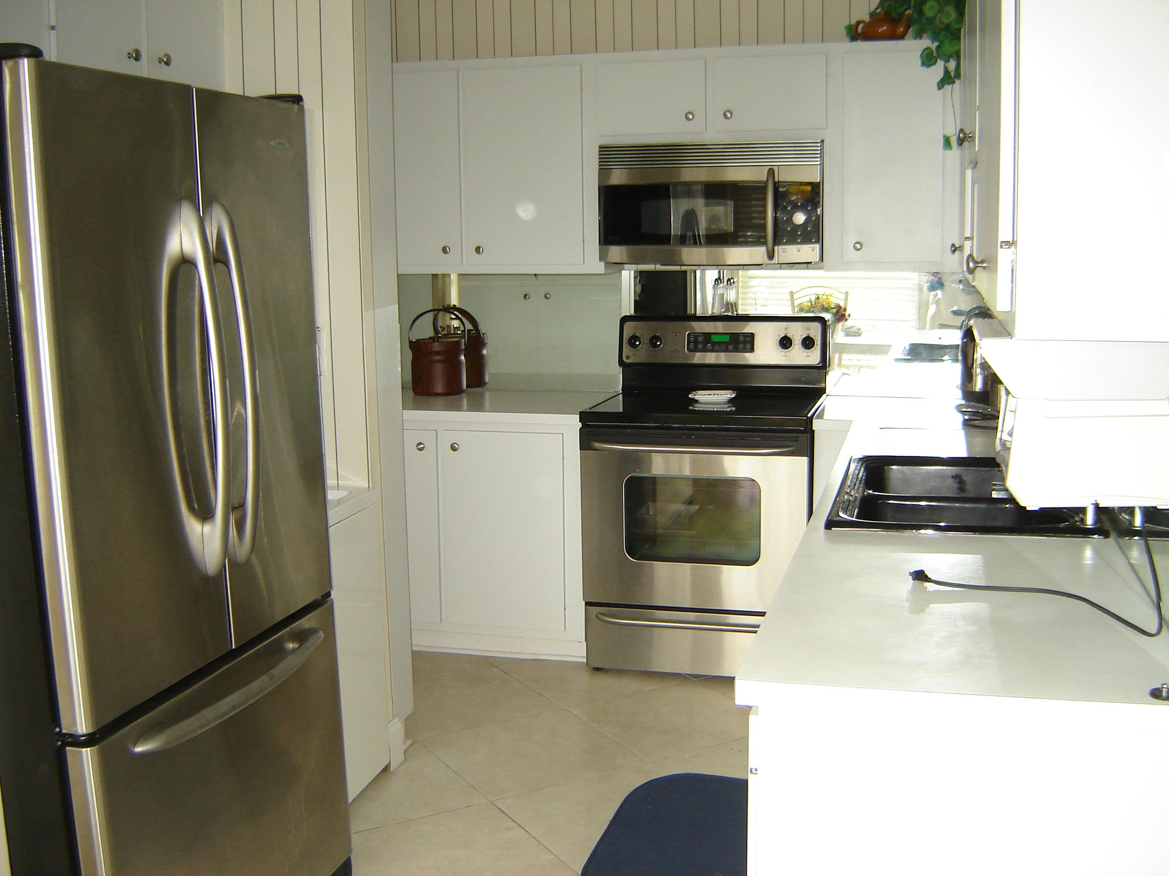 8741 Chevy Chase Drive Boca Raton, FL 33433 - Photo 3 of 15 Kitchen