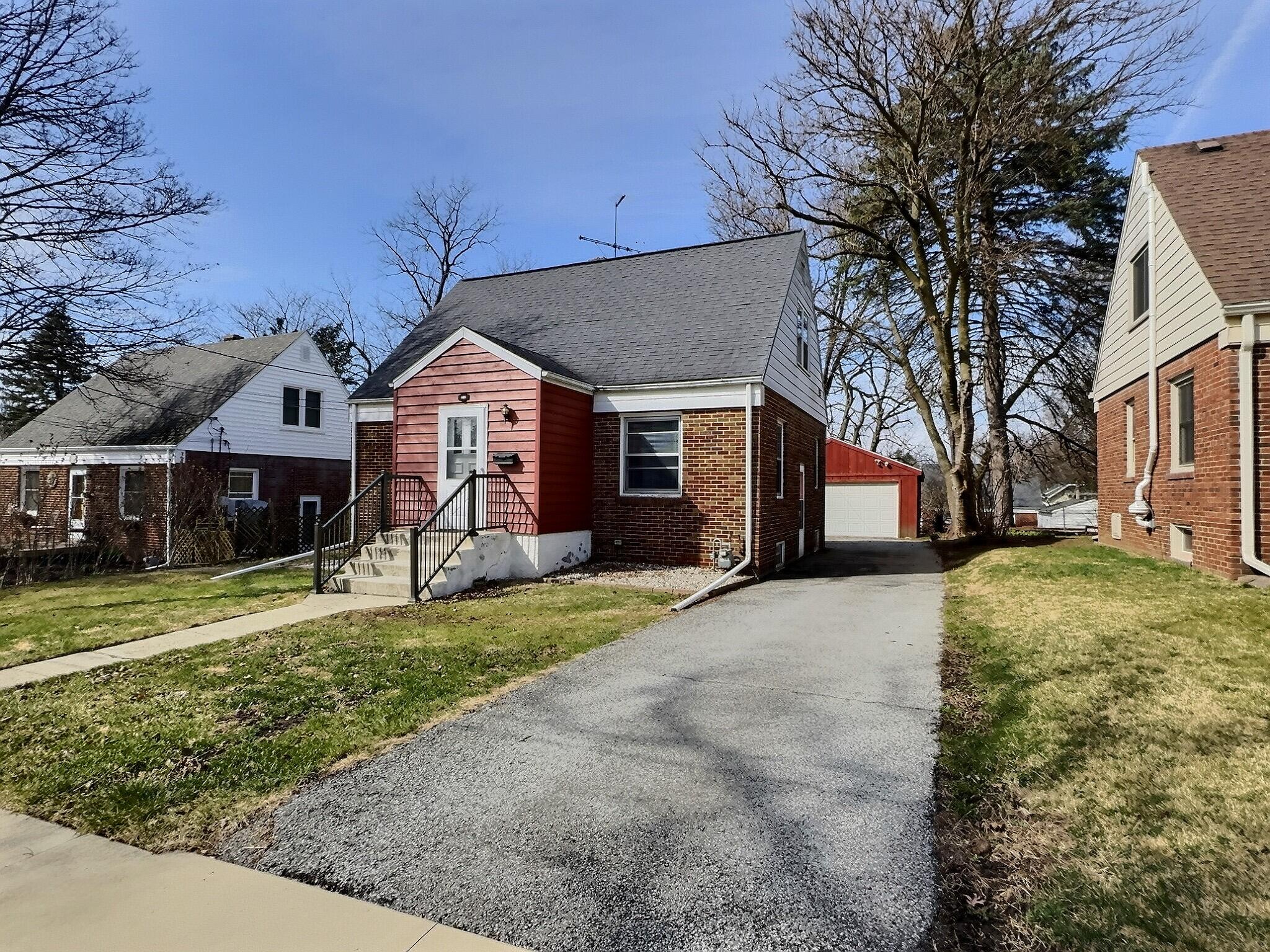 809 Academy Street Valparaiso, IN 46383 - Photo 2 of 22 2048x1536