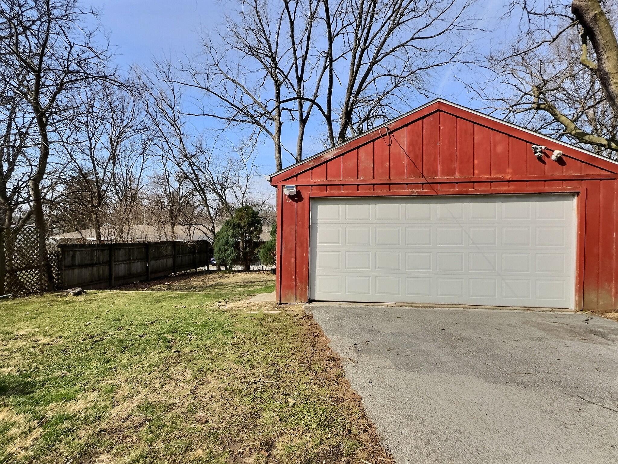 809 Academy Street Valparaiso, IN 46383 - Photo 3 of 22 2048x1536