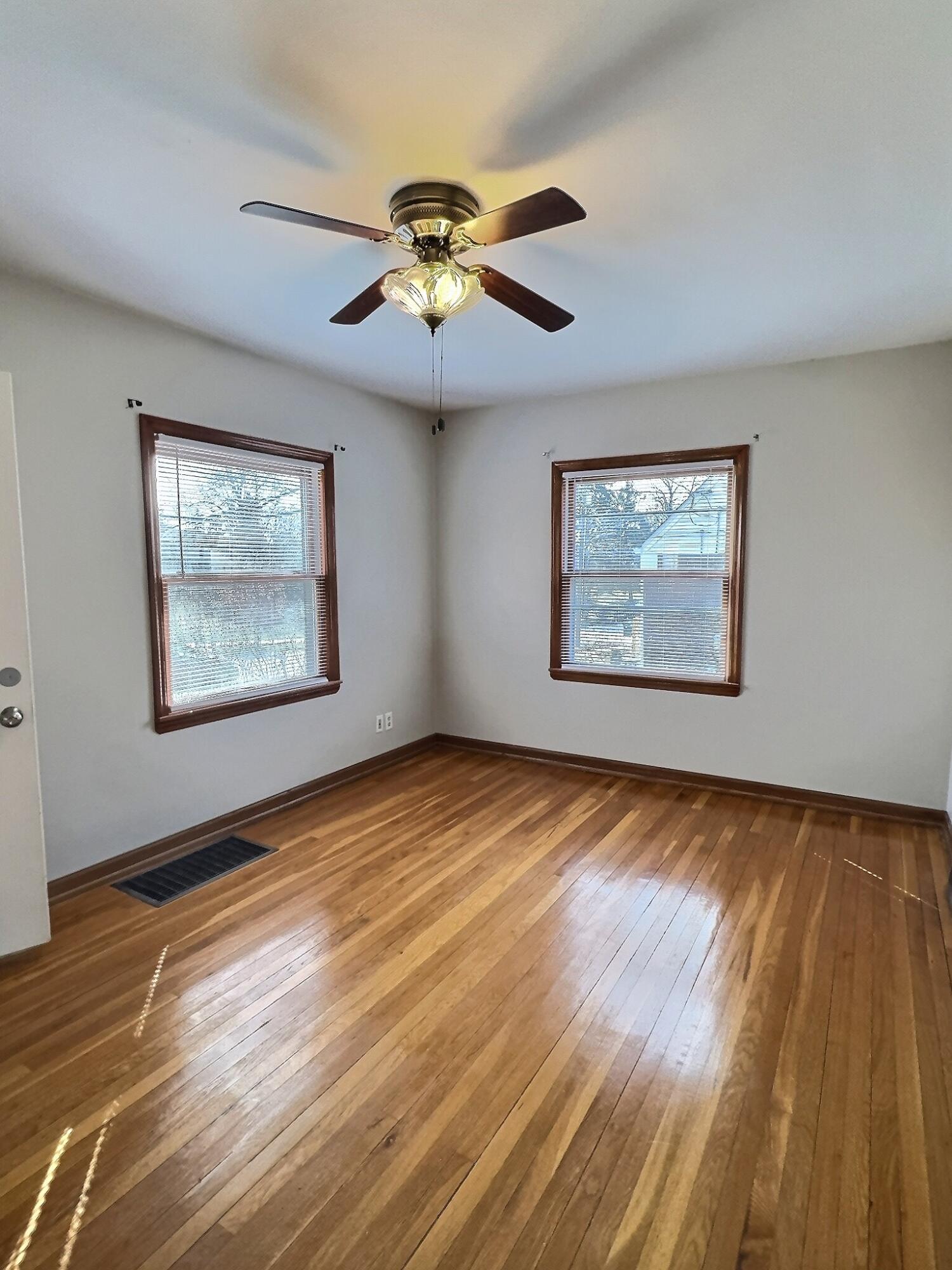 809 Academy Street Valparaiso, IN 46383 - Photo 6 of 22 1500x2000