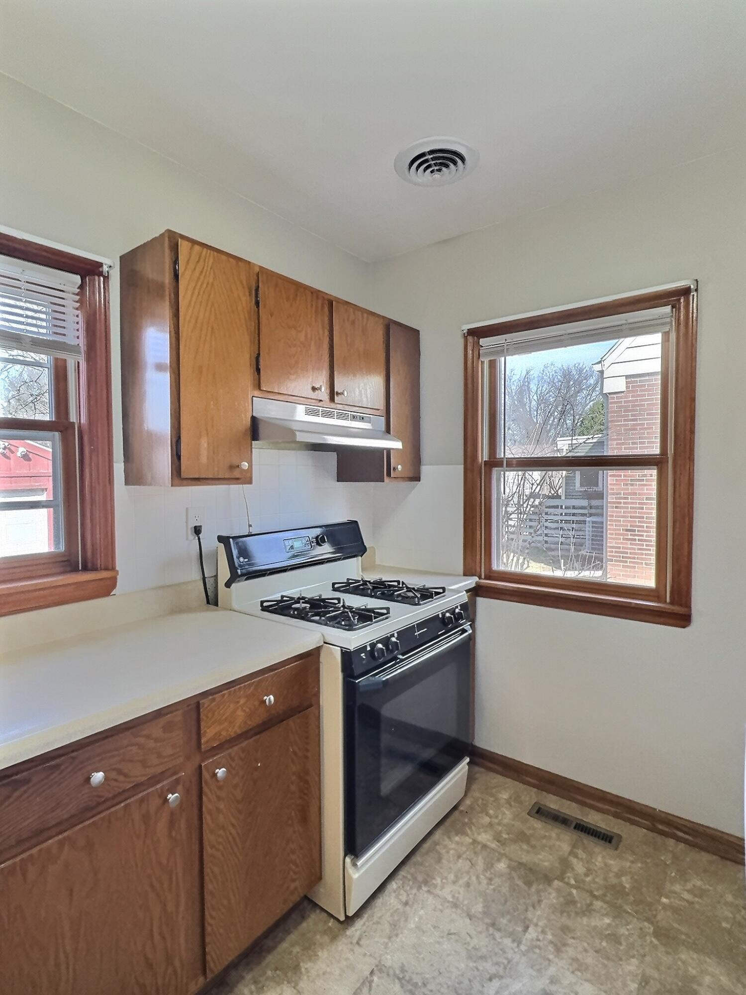 809 Academy Street Valparaiso, IN 46383 - Photo 8 of 22 1500x2000