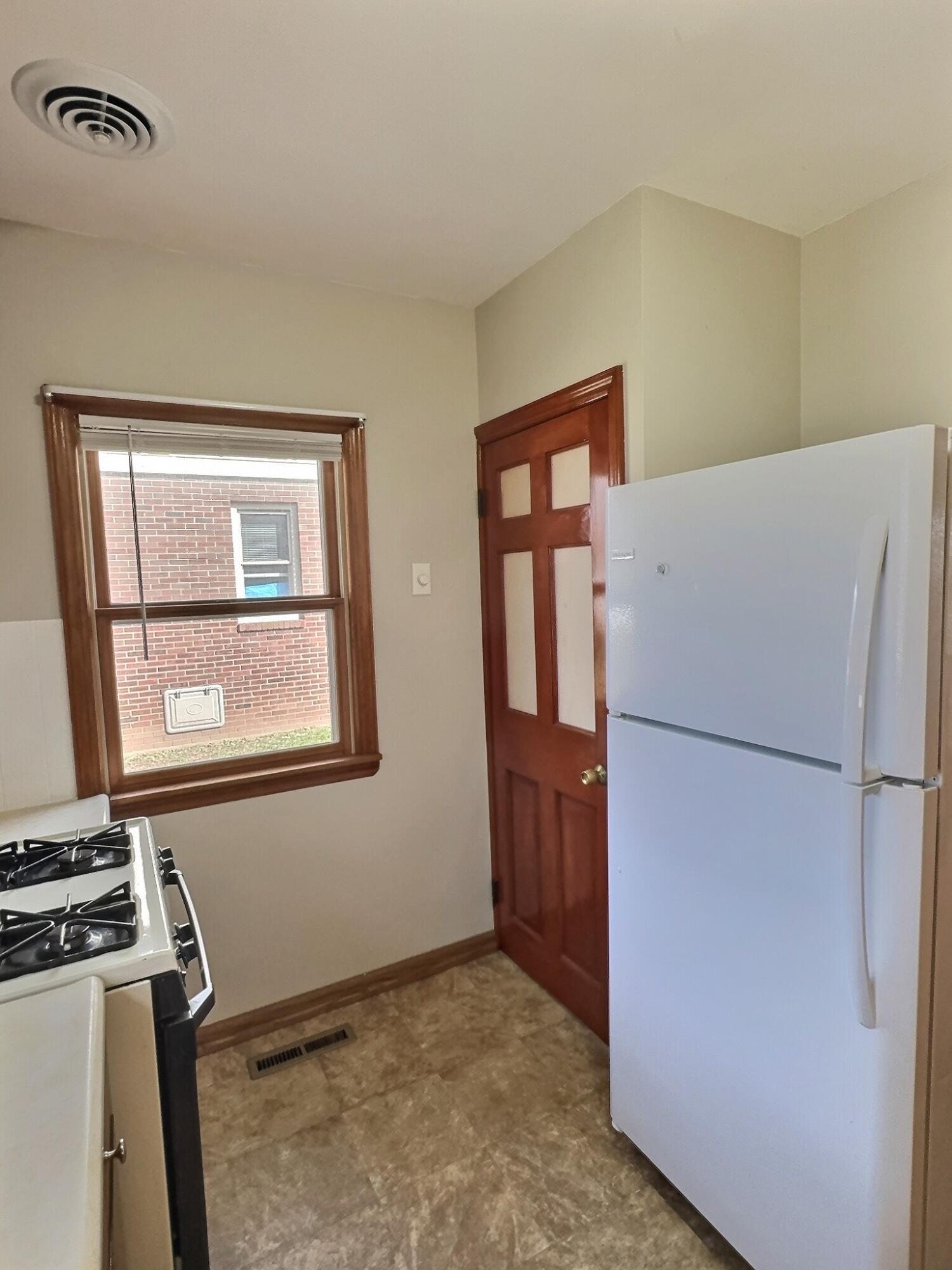 809 Academy Street Valparaiso, IN 46383 - Photo 9 of 22 1500x2000