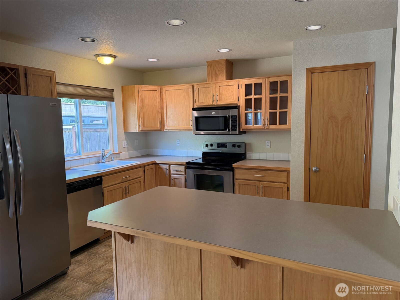 4212 Galena Street Southeast Lacey, WA 98503 - Photo 3 of 13 Gallery Image 3