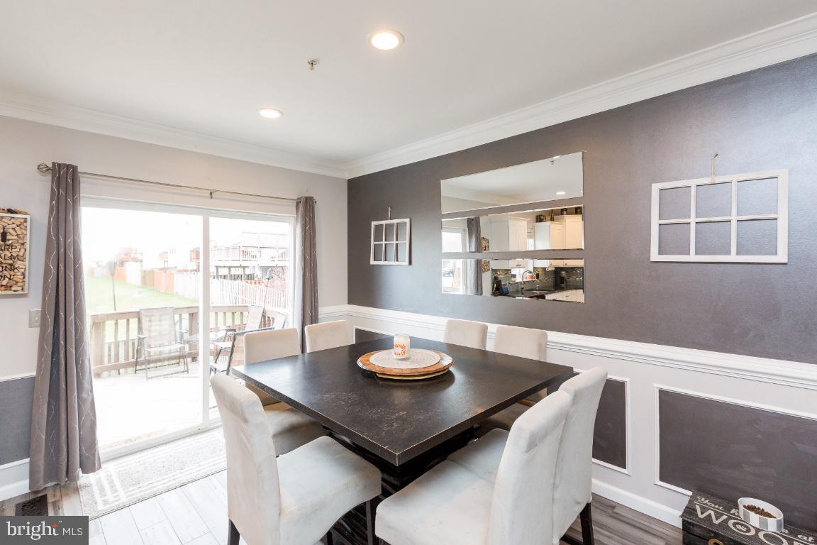 42912 Golf View Drive Chantilly, VA 20152 - Photo 12 of 39 Nice Area Next to Kitchen - Great for Gathering