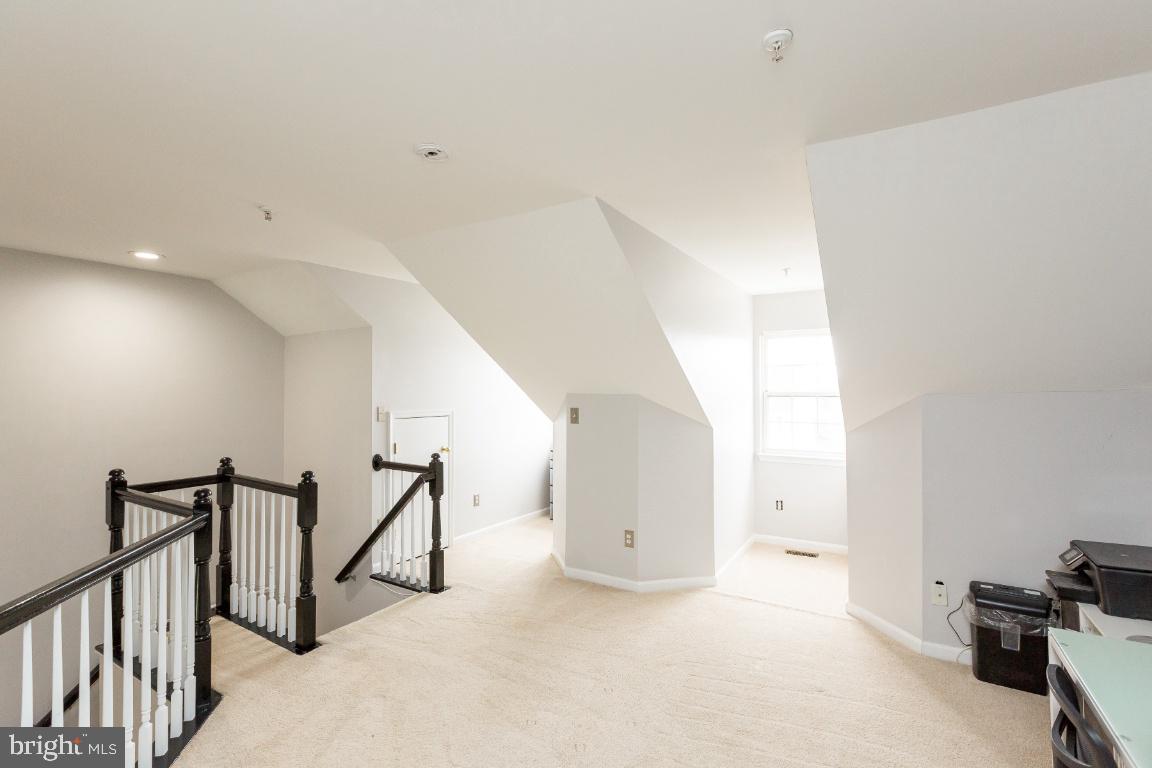 42912 Golf View Drive Chantilly, VA 20152 - Photo 18 of 39 View of Loft Space - Great Additional Living Area