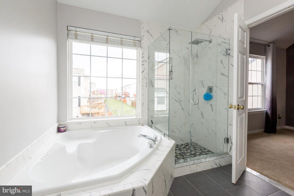42912 Golf View Drive Chantilly, VA 20152 - Photo 20 of 39 Owners Bath - Seemless Shower & Soaking Tub