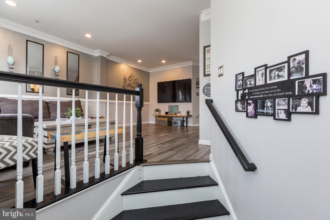 42912 Golf View Drive Chantilly, VA 20152 - Photo 2 of 39 Welcoming Entry