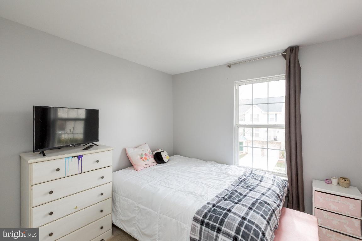 42912 Golf View Drive Chantilly, VA 20152 - Photo 25 of 39 Upper Level BR 3 - Great Space