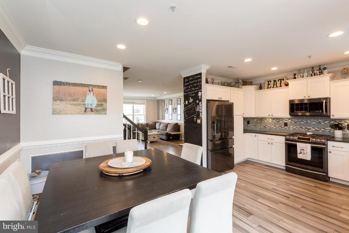 42912 Golf View Drive Chantilly, VA 20152 - Photo 8 of 39 View to Updated Kitchen - Fun Chalkboard Wall Too!