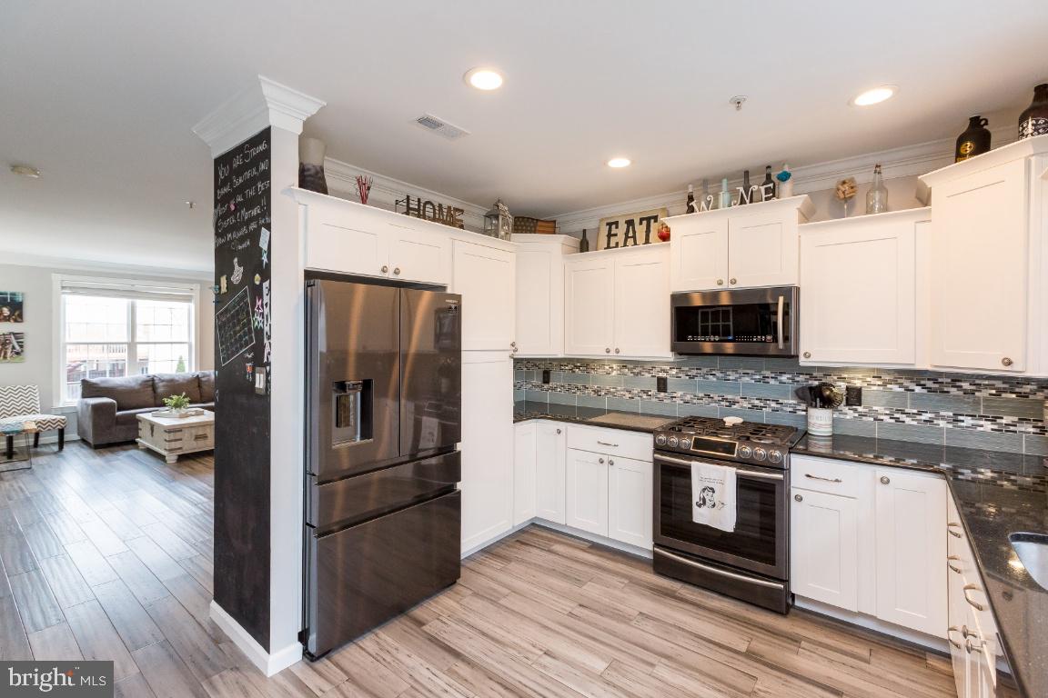 42912 Golf View Drive Chantilly, VA 20152 - Photo 10 of 39 White Cabinets, Granite and Updated Appliances
