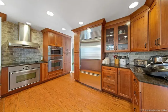 $12,000 | 41 Burr Farms Road, Westport, CT 06880