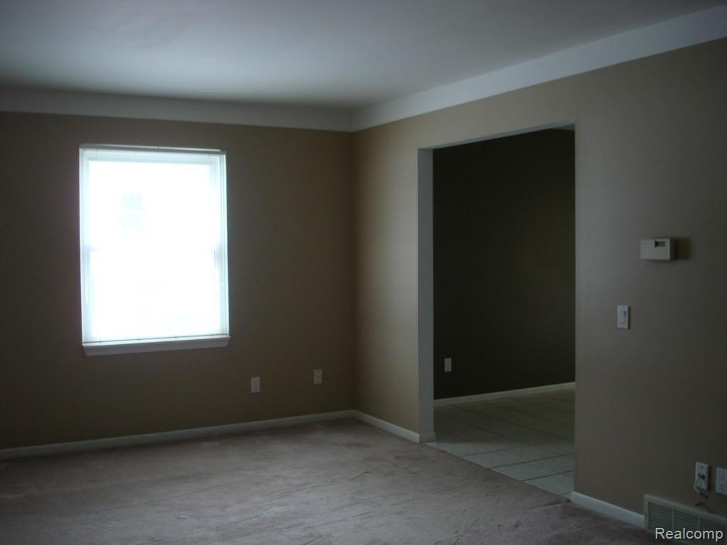 5537 Farley Road Clarkston, MI 48346 - Photo 3 of 16 FORMAL L.R. 2
