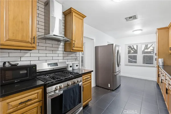 $799,999 | 718 South Poinsettia Avenue, Compton, CA 90221