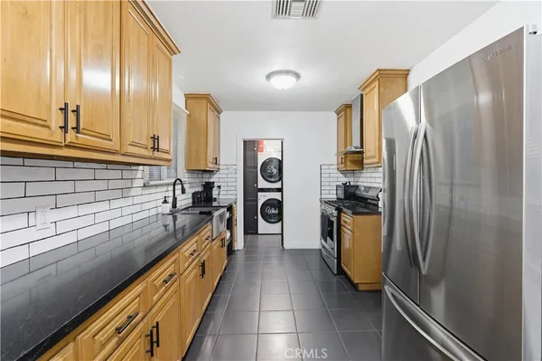 $799,999 | 718 South Poinsettia Avenue, Compton, CA 90221