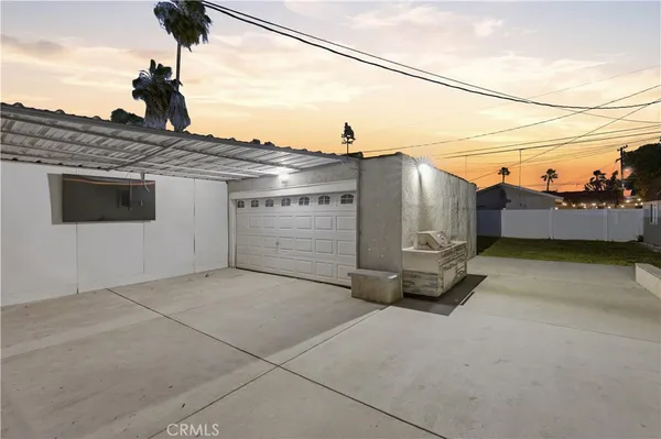 $799,999 | 718 South Poinsettia Avenue, Compton, CA 90221