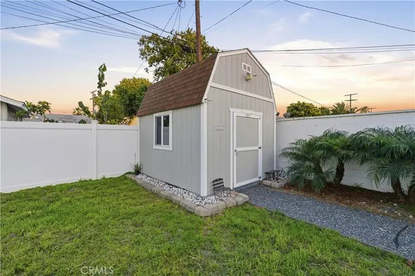 $799,999 | 718 South Poinsettia Avenue, Compton, CA 90221