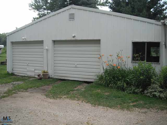 7675 Bean Road Avoca, MI 48006 - Photo 4 of 19 31108421-3.JPG
