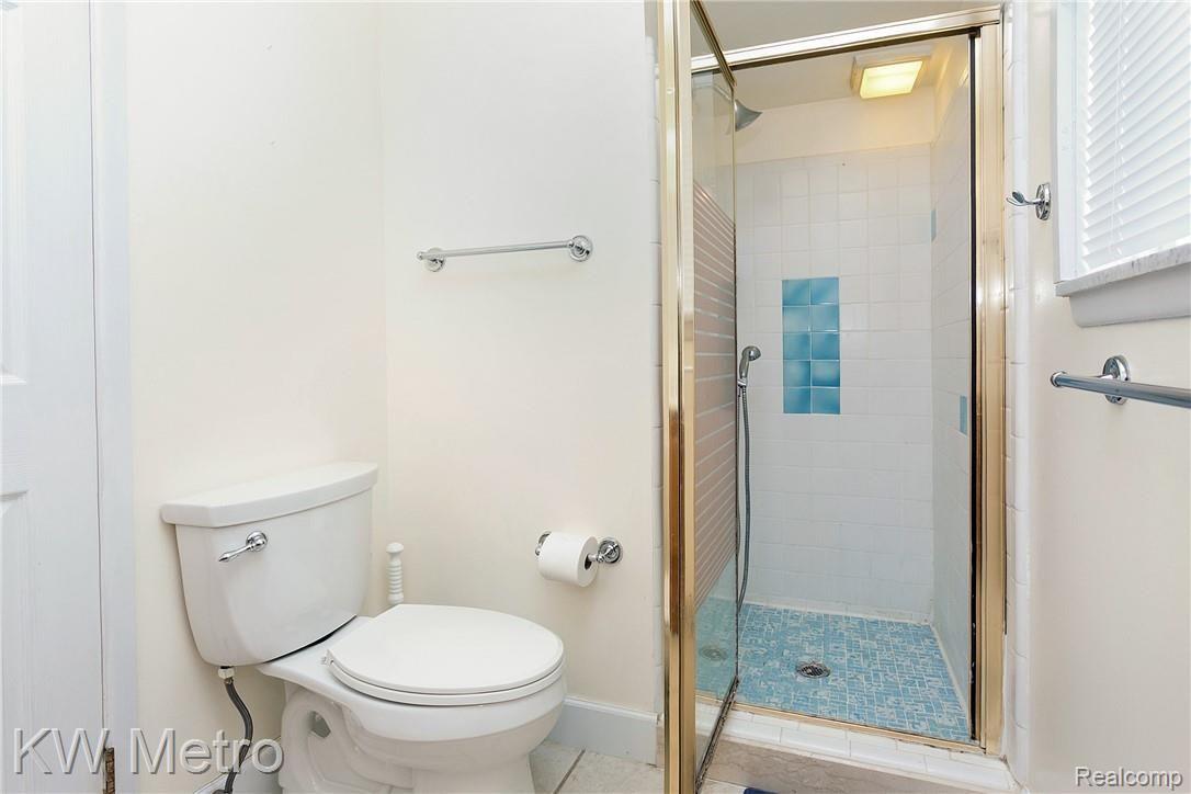 848 Croydon Road Rochester, MI 48309 - Photo 19 of 34 Master bath.