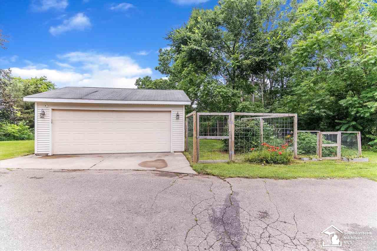 2775 North Hickory Ridge Road Highland, MI 48357 - Photo 34 of 41