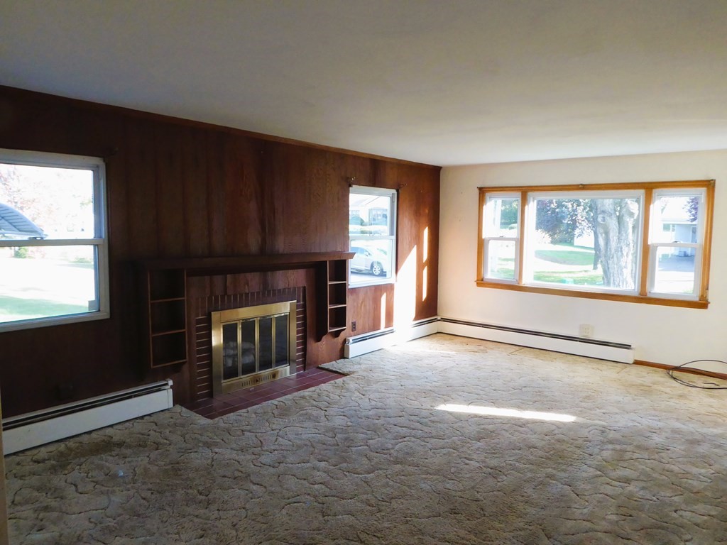 24 Ranger Street South Hadley, MA 01075 - Photo 3 of 33 Gallery Image 3