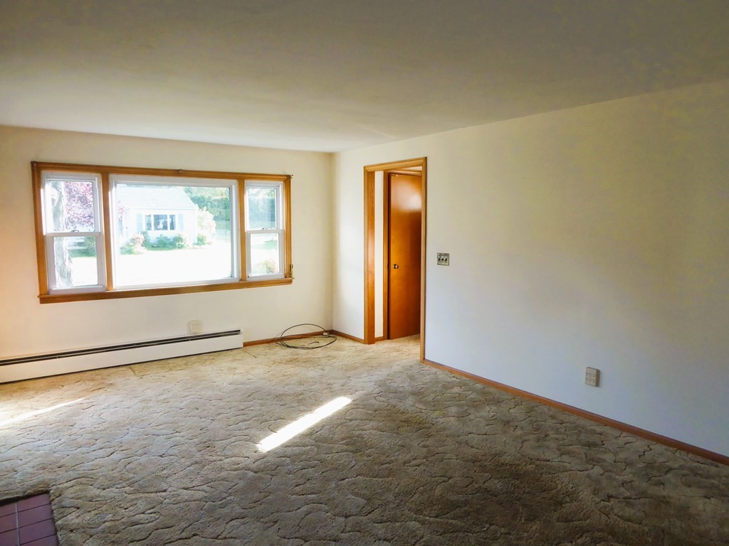 24 Ranger Street South Hadley, MA 01075 - Photo 4 of 33 Gallery Image 4