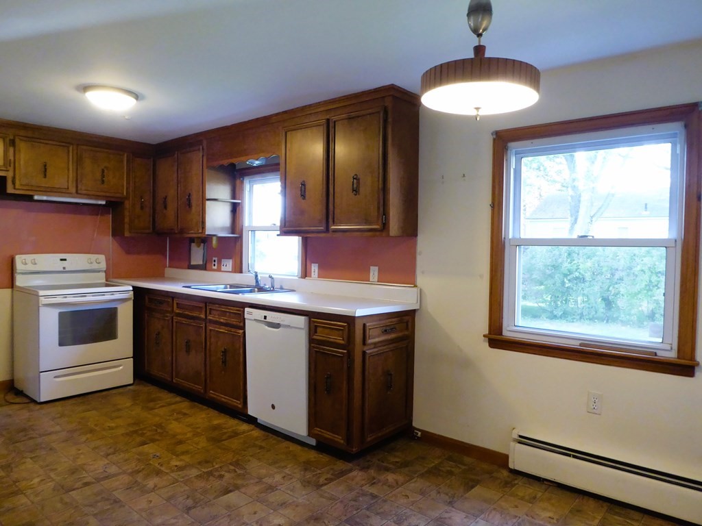 24 Ranger Street South Hadley, MA 01075 - Photo 7 of 33 Gallery Image 7