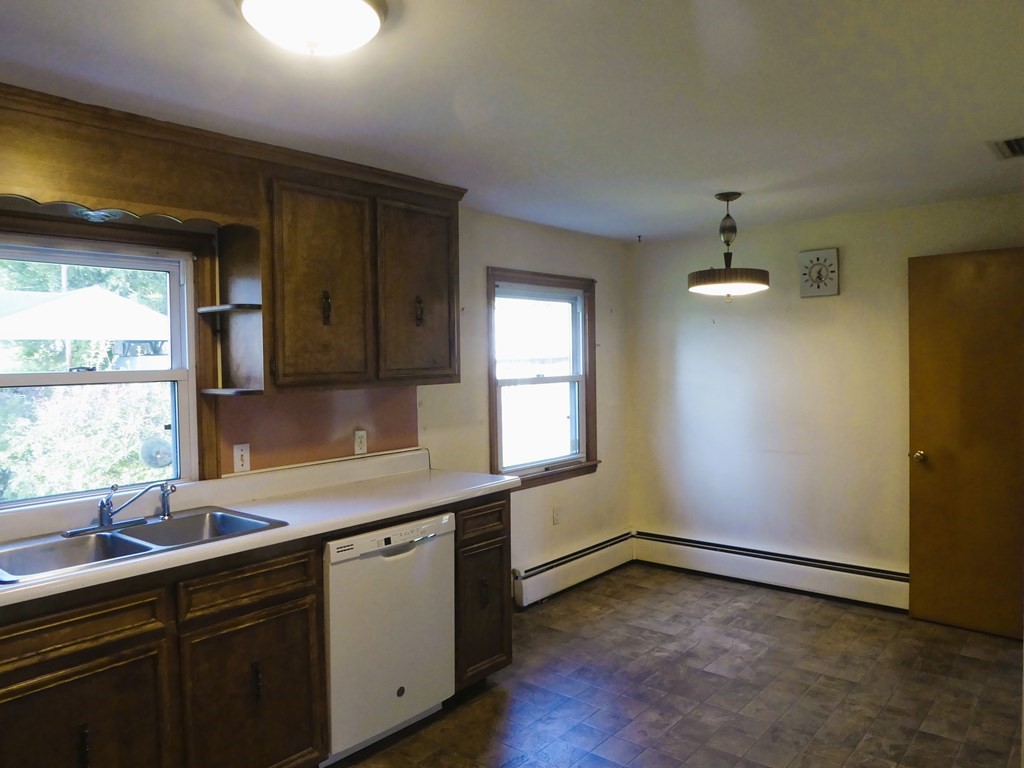24 Ranger Street South Hadley, MA 01075 - Photo 8 of 33 Gallery Image 8