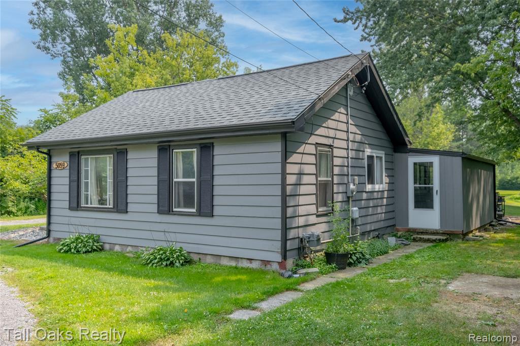 5059 Coldwater Road Flint, MI 48504 - Photo 3 of 14