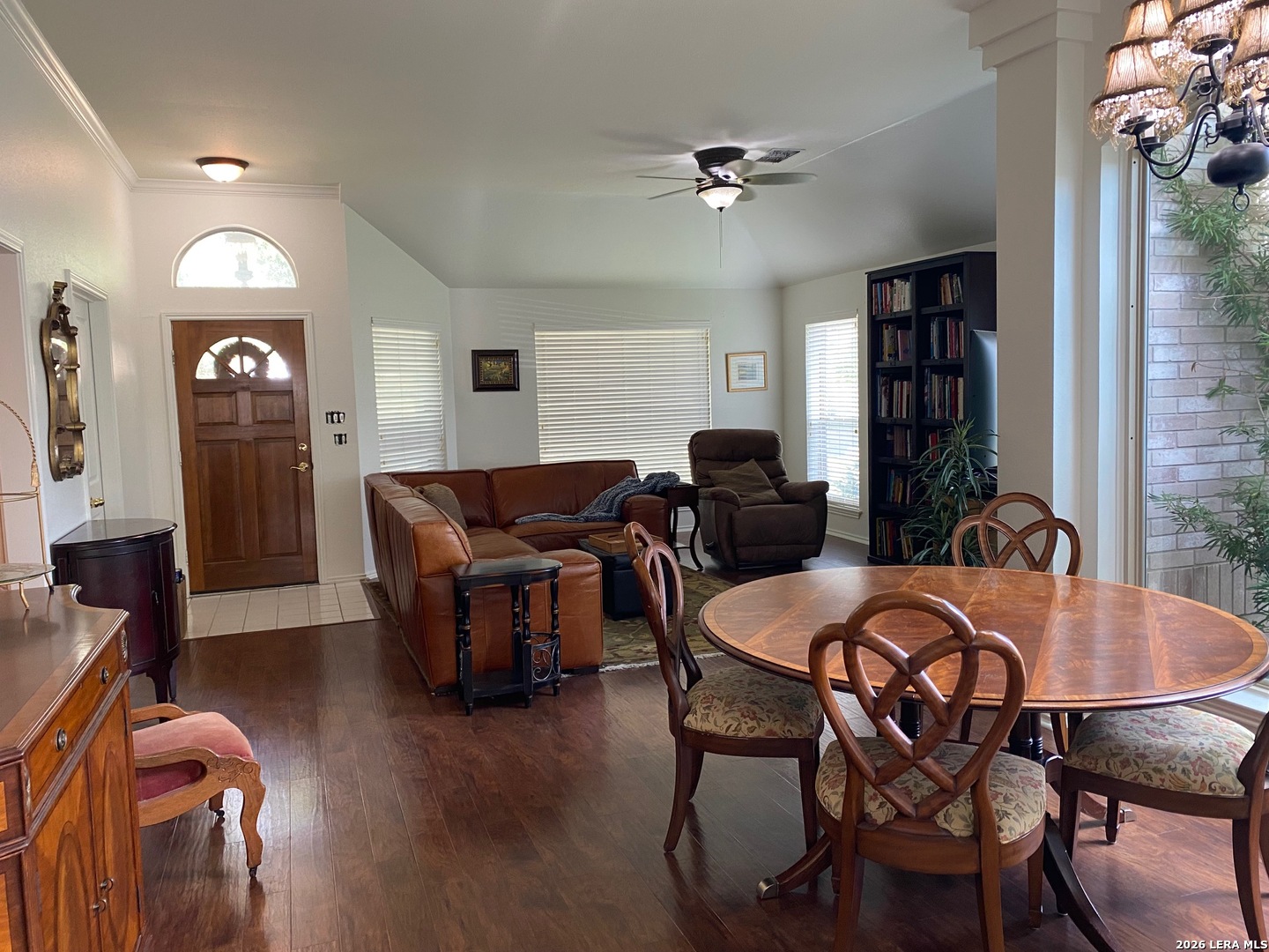 29319 Mandetta Drive Fair Oaks Ranch, TX 78015 - Photo 2 of 15