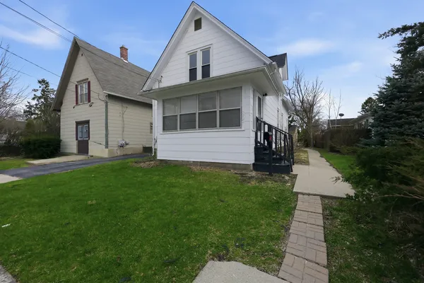 $316,500 | 835 Oak Street, Elgin, IL 60123