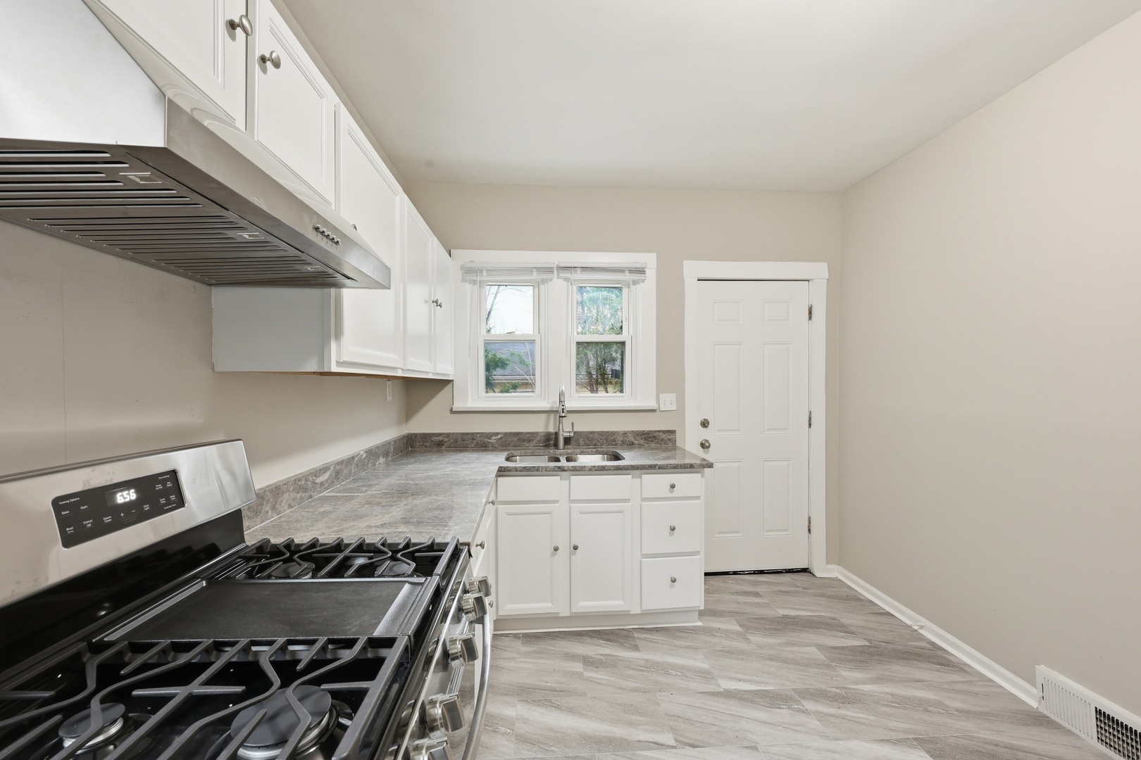 835 Oak Street Elgin, IL 60123 - Photo 17 of 41 a kitchen with a stove and a refrigerator
