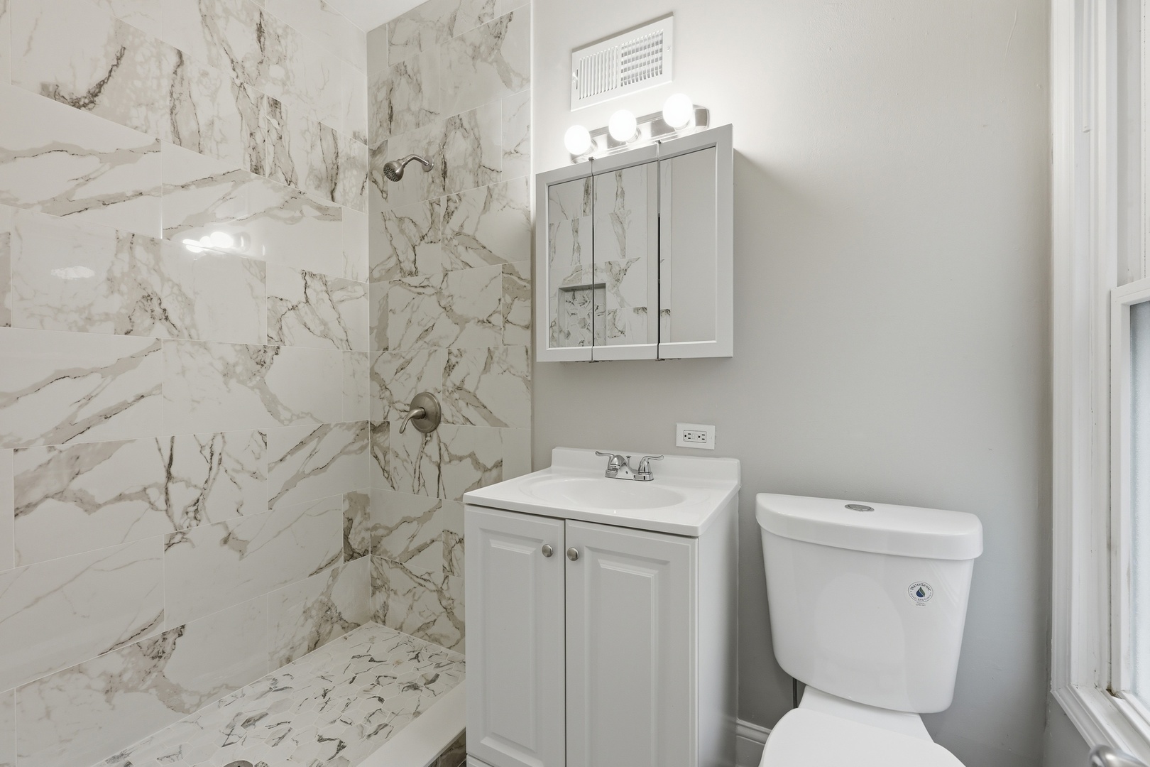 835 Oak Street Elgin, IL 60123 - Photo 19 of 41 a bathroom with a sink a toilet and a mirror