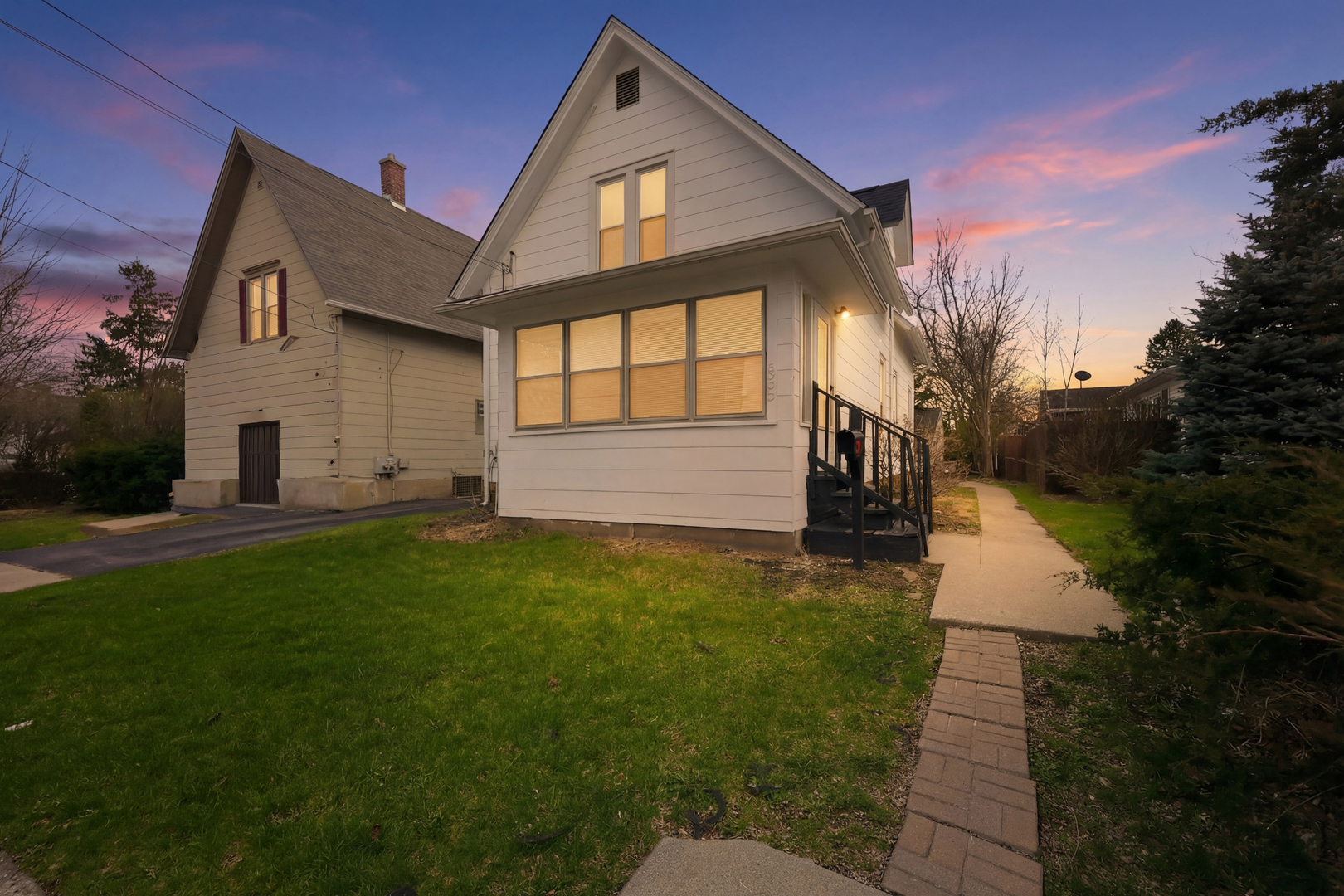 835 Oak Street Elgin, IL 60123 - Photo 2 of 41 a front view of a house with a yard