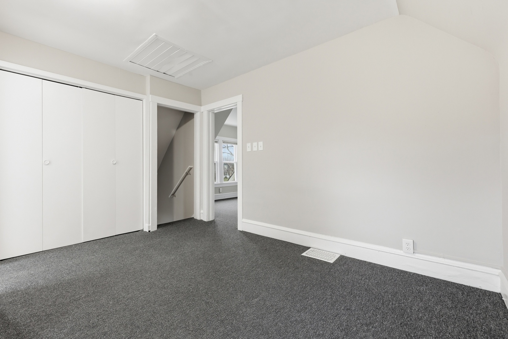 835 Oak Street Elgin, IL 60123 - Photo 24 of 41 a view of an empty room