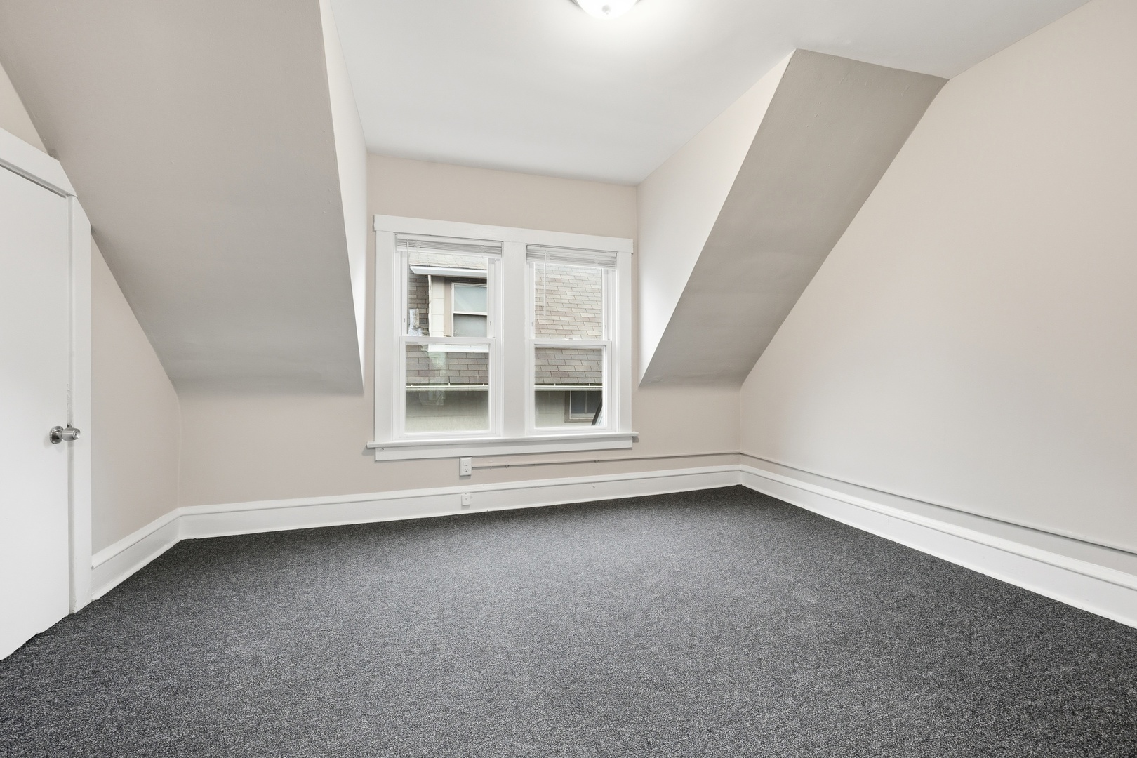 835 Oak Street Elgin, IL 60123 - Photo 29 of 41 an empty room with a window