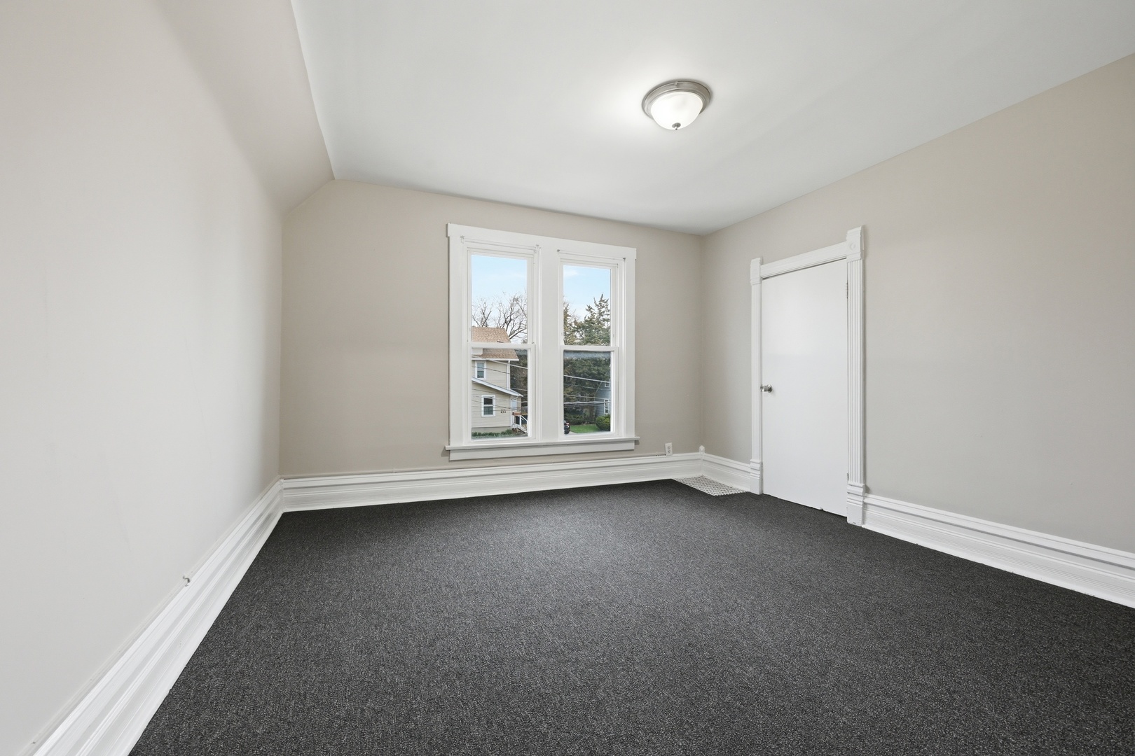 835 Oak Street Elgin, IL 60123 - Photo 30 of 41 an empty room with a window