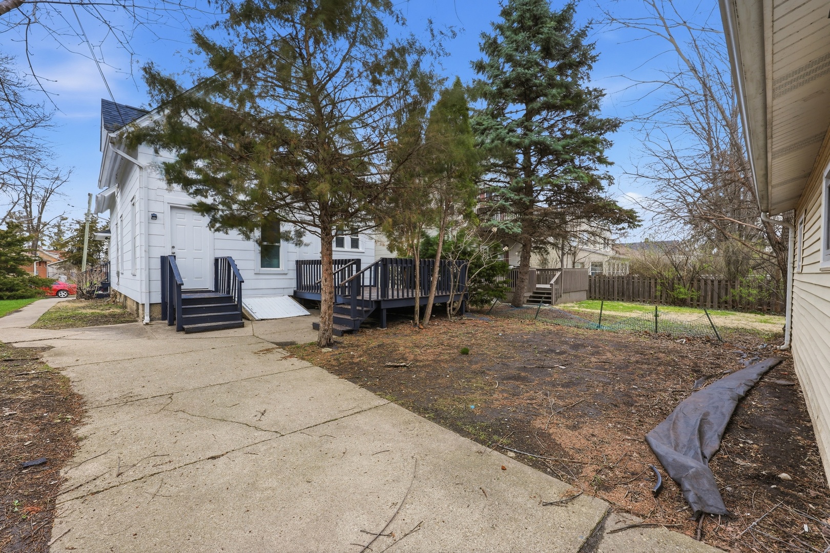 835 Oak Street Elgin, IL 60123 - Photo 34 of 41 a backyard of a house with oven and a fountain