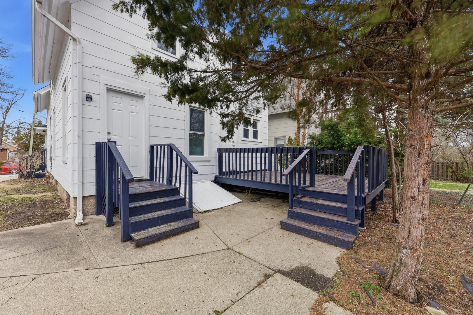 835 Oak Street Elgin, IL 60123 - Photo 35 of 41 a view of a bench in wooden floor
