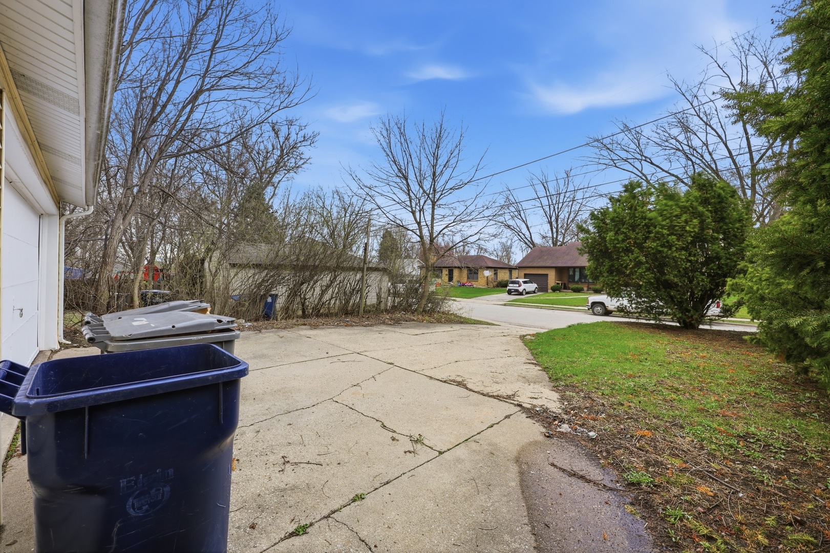 835 Oak Street Elgin, IL 60123 - Photo 37 of 41 a view of outdoor space with garden