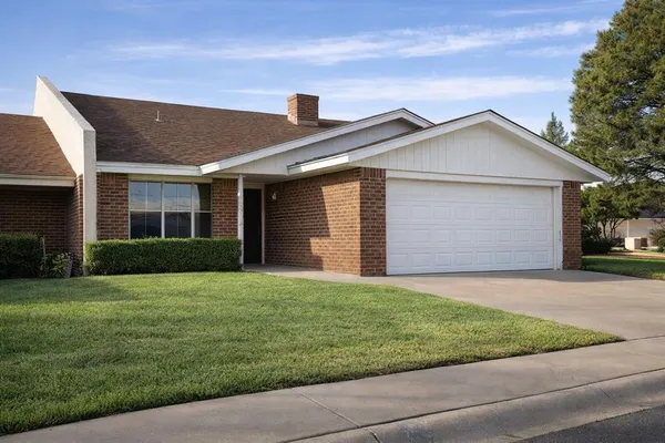 a front view of house with yard and garage