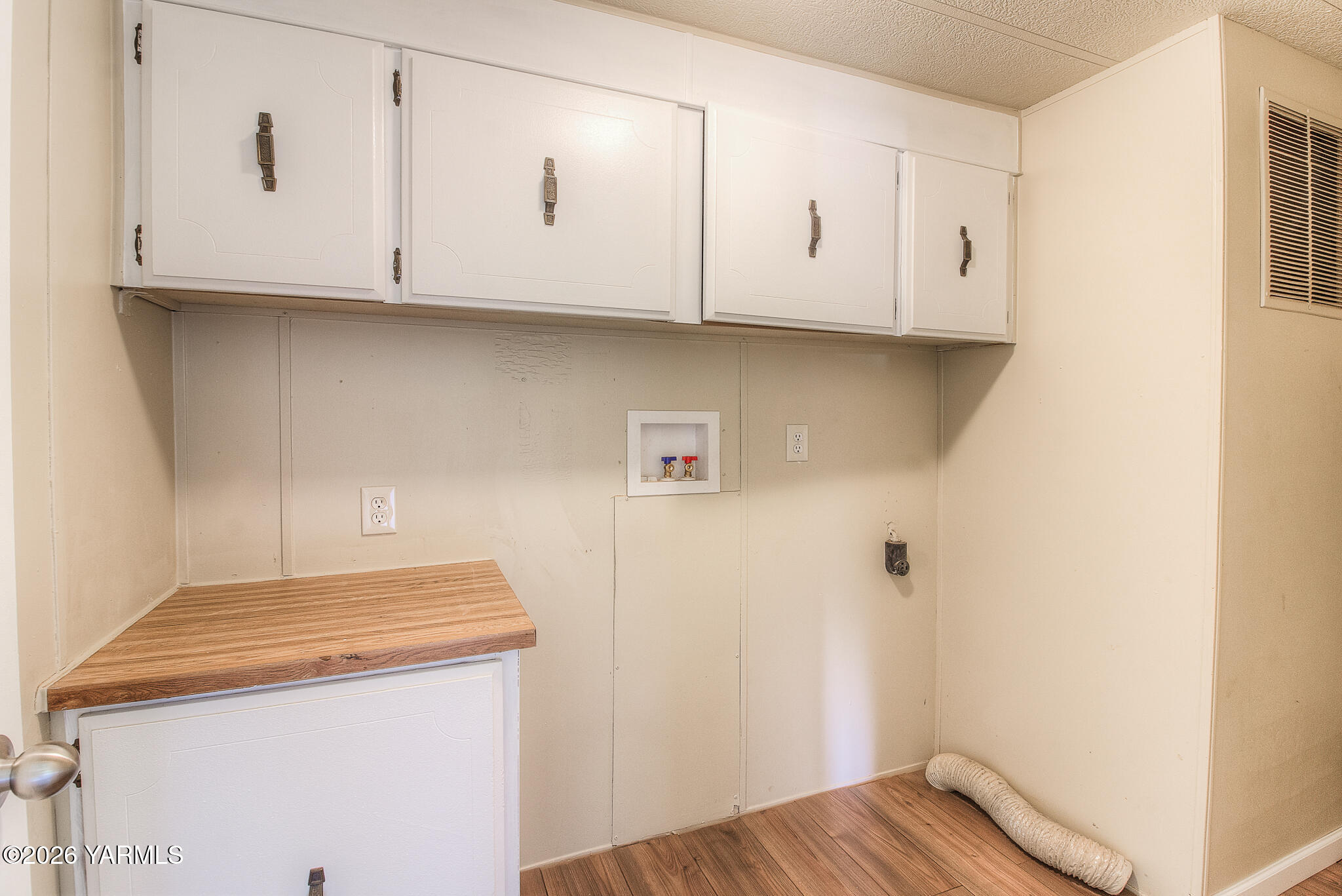 8935 Naches Heights Road Cowiche, WA 98923 - Photo 19 of 41 laundry room