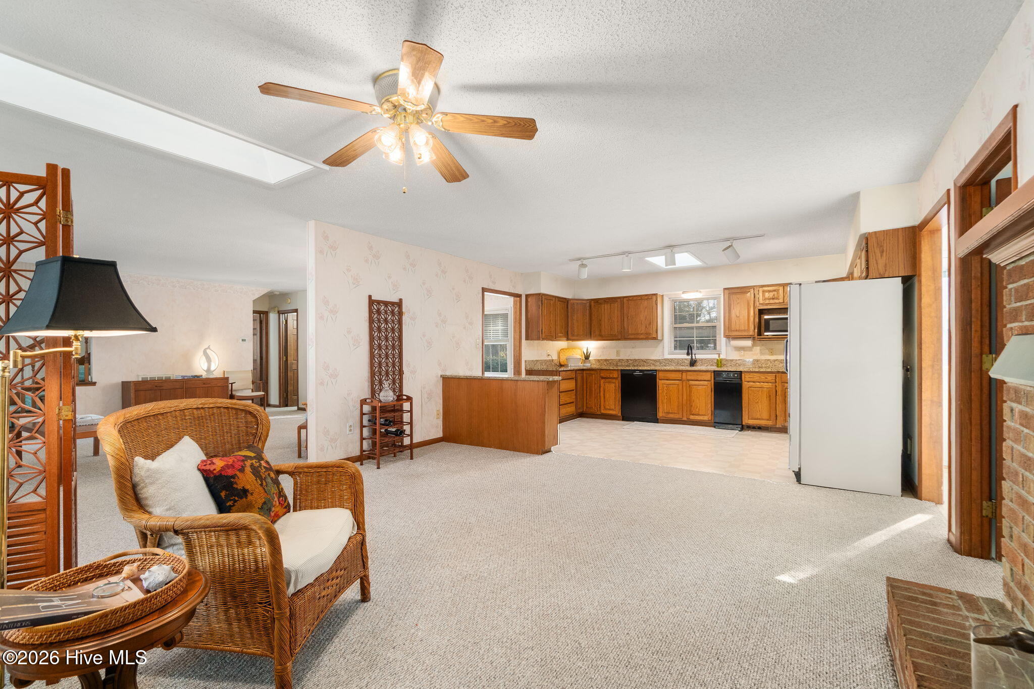 175 Cedar Lane Newport, NC 28570 - Photo 6 of 30 family room 2 to kitchen 2