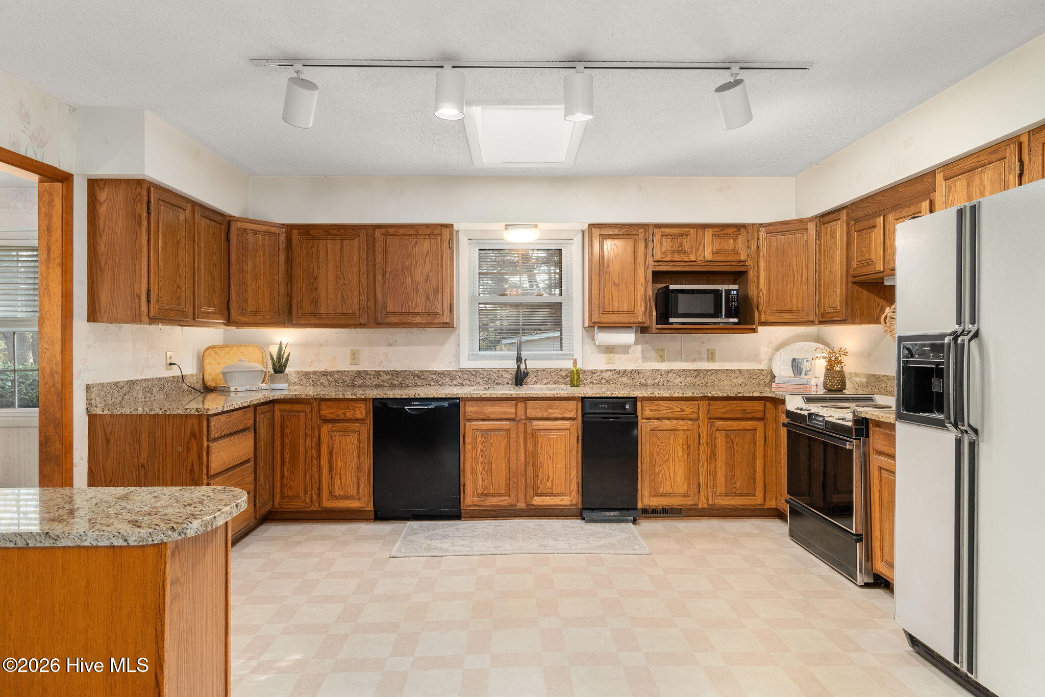 175 Cedar Lane Newport, NC 28570 - Photo 7 of 30 kithen 1 straight on
